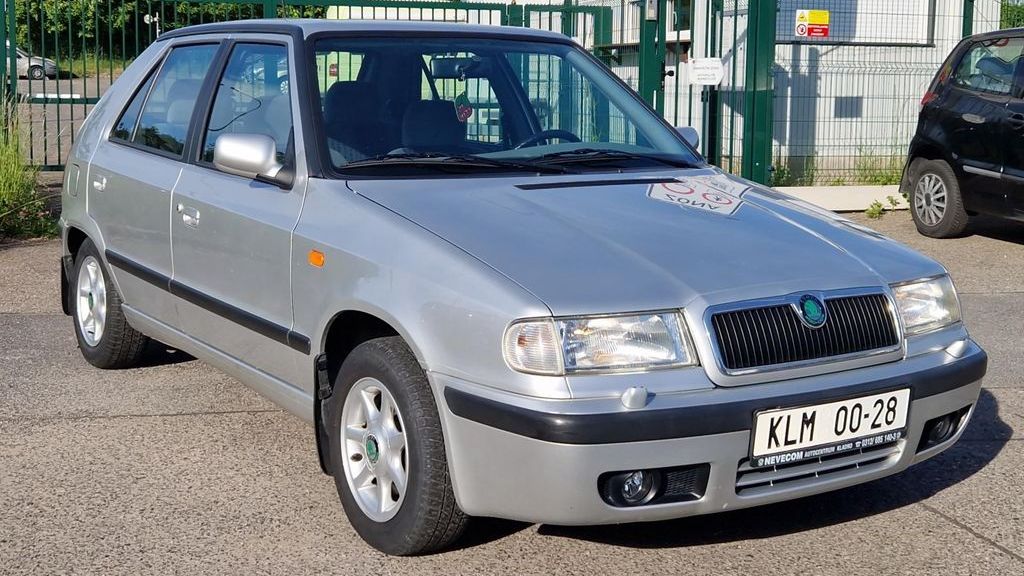 Že je běžná Škoda Felicia autem za pár korun? Omyl! Tyhle inzeráty vás přesvědčí, jak nesmyslně brutálně ceny vzrostly