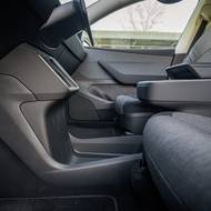 Teslu Model Y Standard (šedá)