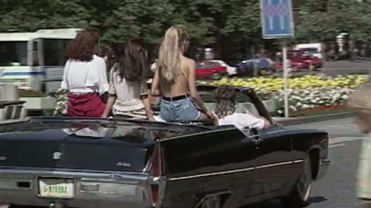 Videa ze soukromého archivu ukazují, jak si Ivan Jonák užíval svá oblíbená auta. Nebál se ani terénu