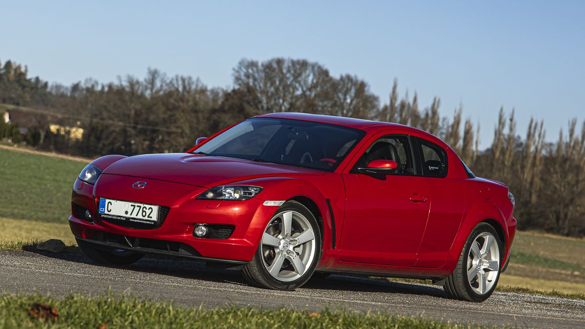 Sportovní Mazda za pár korun? Jedinečná RX-8 jezdí i vypadá parádně, ale trocha opatrnosti je potřeba