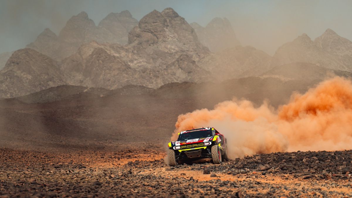 Zajímavá čísla z Dakaru: Víme, kdo nejvíc šlape na plyn, kdo nejčastěji řadí… A taky proč je kategorie aut tak vyrovnaná