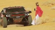 Hrozivé záběry z Dakaru: Neukázněná divačka s telefonem vběhla přímo před rozjeté auto!