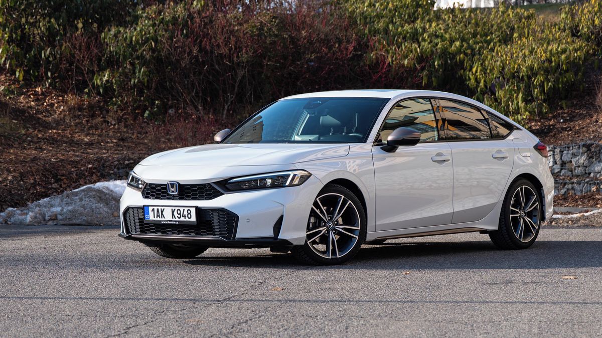 Skvělé auto, kterého se u nás prodá žalostně málo: Nechápeme, přitom jezdí příjemně a za pár. Interiér si zamilujete