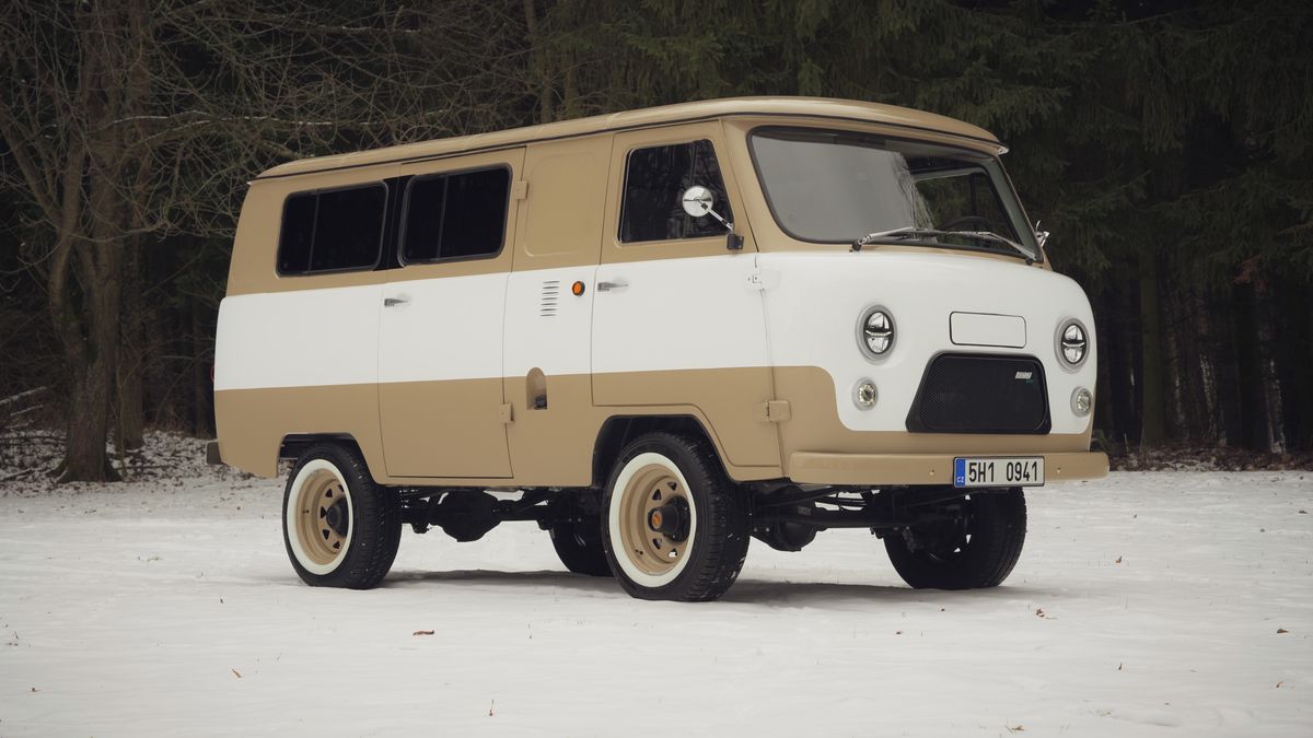 České zastoupení UAZu představilo Buchanku do Pařížské: Má barvu jako lattéčko a stojí skoro milion