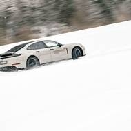 Porsche Winter Experience