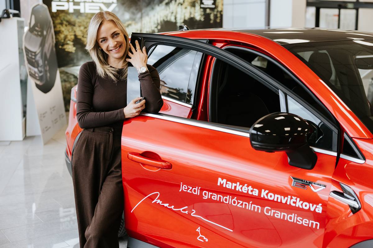 Markéta Konvičková a Mitsubishi Grandis