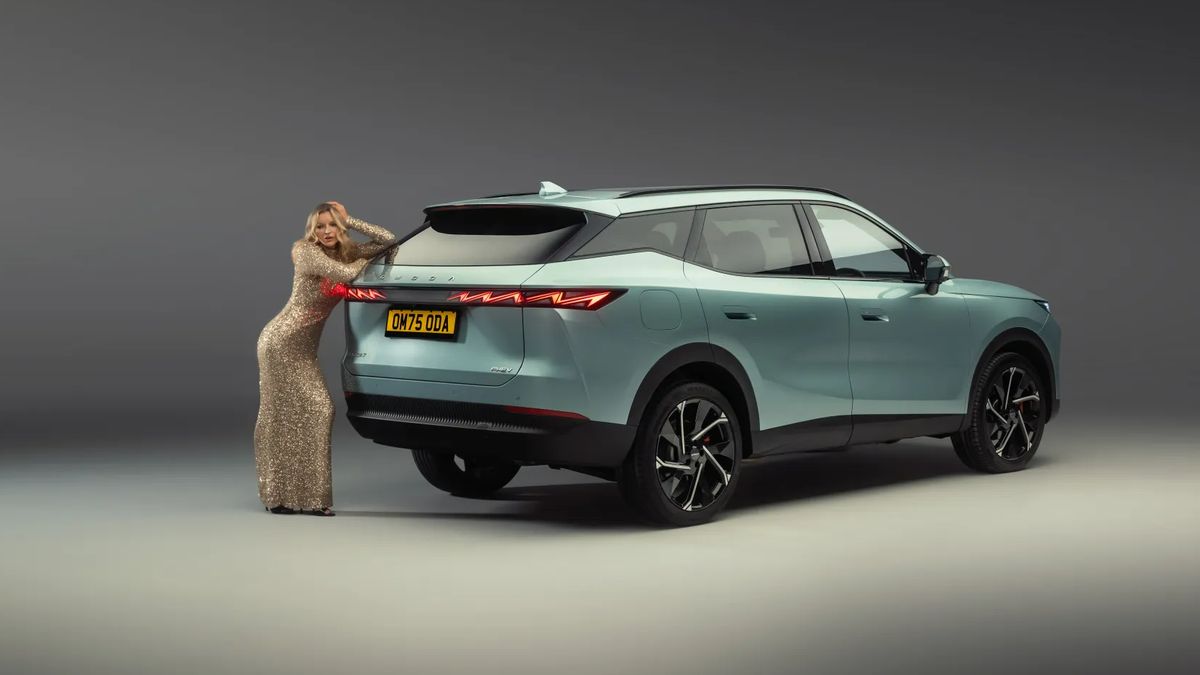 Mladá čínská značka šokovala kampaní se slavnou modelkou. Ukázalo se, že nafotila její dvojnici