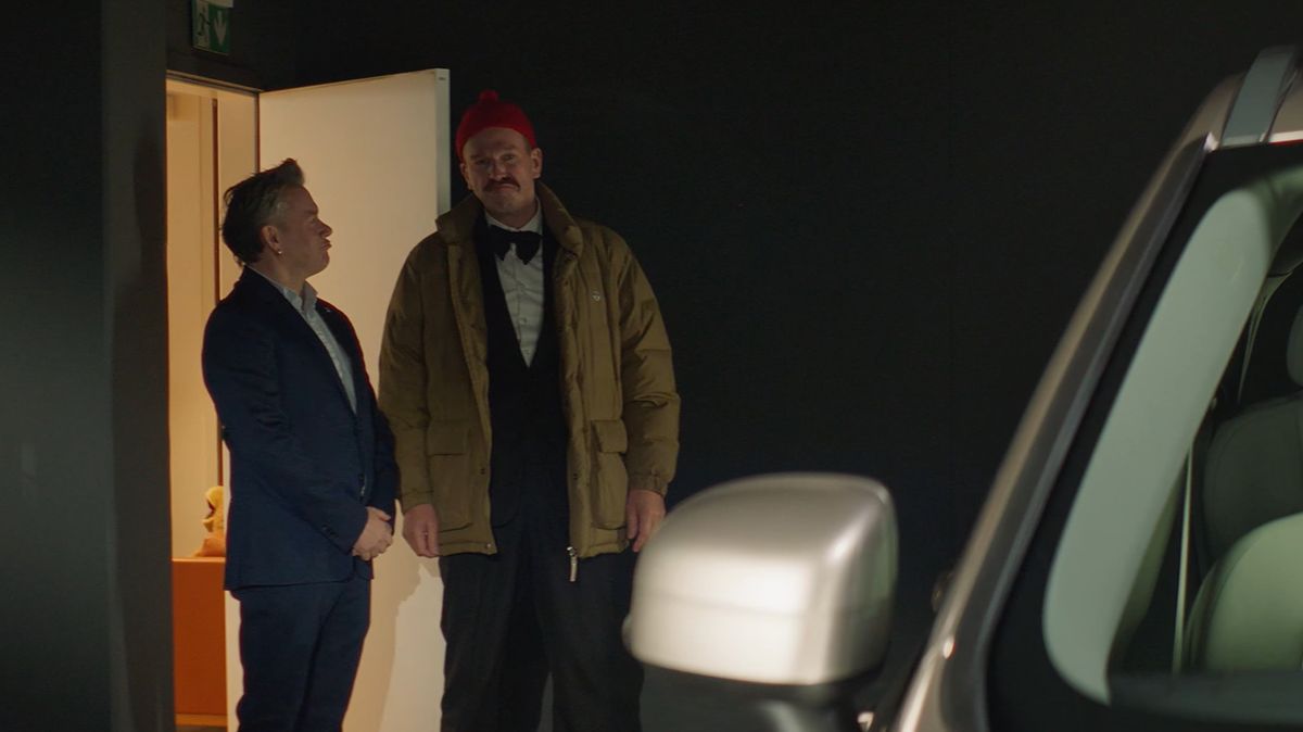 Stanislav Majer má nové auto. Oblíbený herec se jím pochlubil ve vtipném videu, které odkazuje na legendární komedii