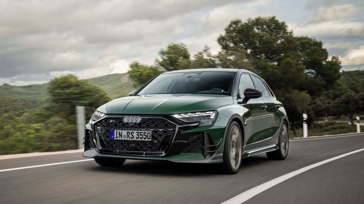 Nová limitka Audi RS3 je rychlá jako raketa a podívá se i do Česka. Ale měli byste si pospíšit