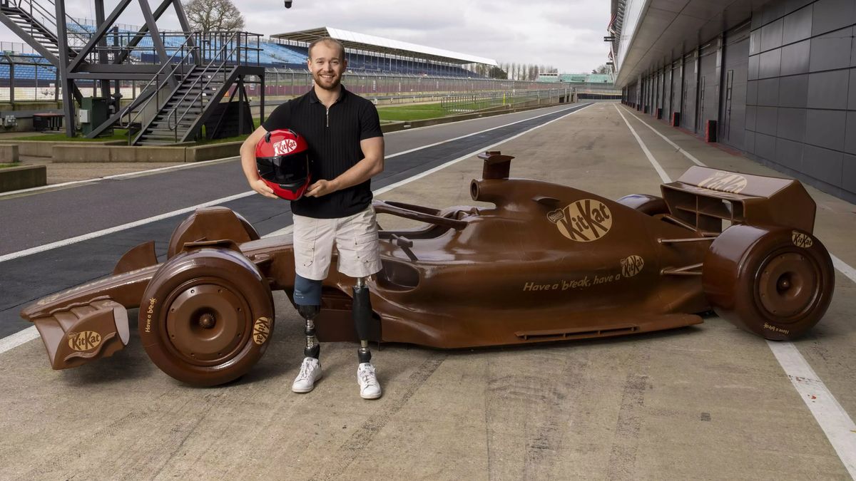 V Anglii postavili vůz F1 z čokolády! Zlí jazykové tvrdí, že je rychlejší než monopost Aston Martinu
