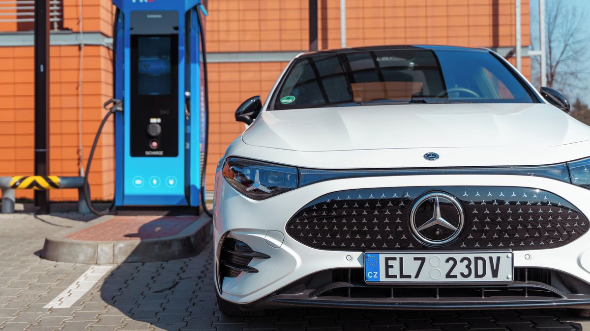 Češi reagují na ropnou krizi i změnou ve vyhledávání. Zájem o kanystry vzrostl dvojnásobně