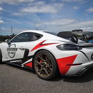 Porsche Cayman GT4 RS