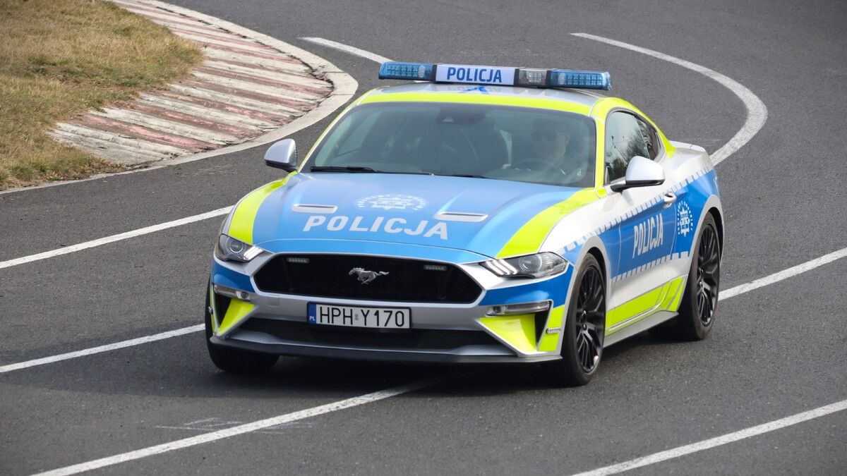 I v Polsku mají svůj policejní sporťák. Slavné auto zabavili opilému řidiči