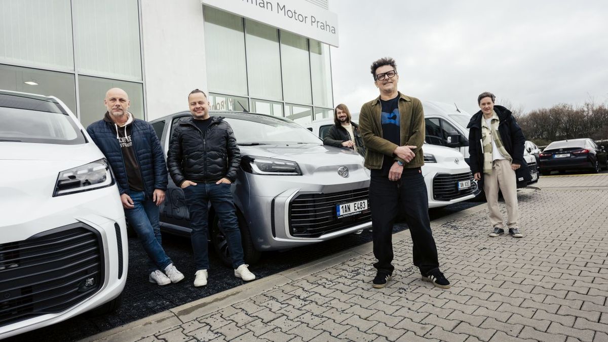 Kapela Chinaski nafasovala nová auta! Na turné je doprovodí úsporné SUV i praktické dodávky