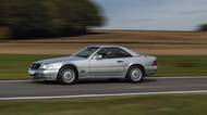 Ikona z devadesátek: Dvanáctiválcová legendární žehlička Mercedes SL 600 je tichý zabiják v obleku od Hugo Bosse