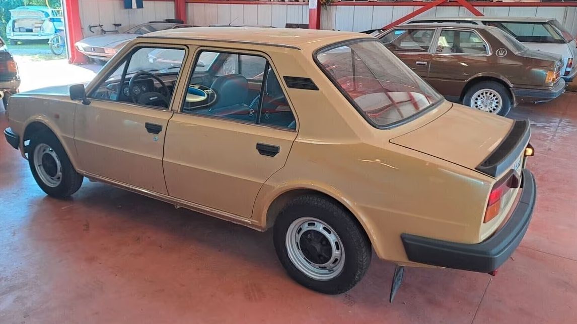 Vzácný nález! Našli jsme na prodej Škodu 105 po prvním majiteli. A v zemi, kde byste to opravdu nečekali