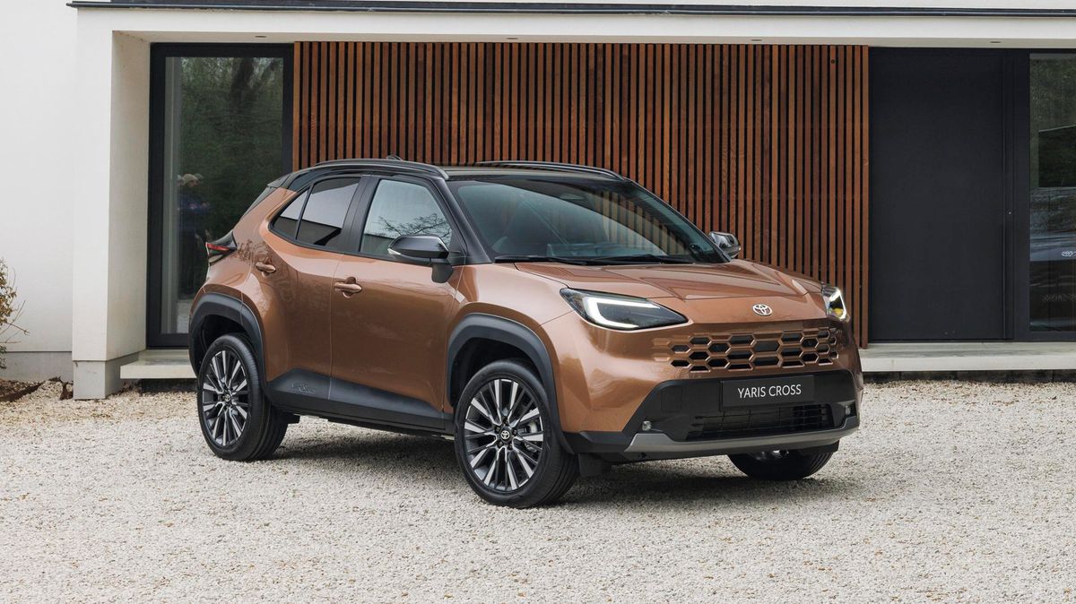 Toyota vymazlila svůj stylový crossover: Má šmrnc, tlačítka i čtyřkolku! Navíc jezdí se spotřebou hluboko pod pět