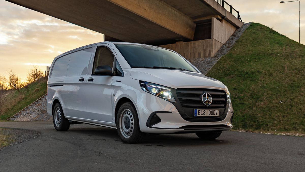 Mercedes eVito je náplast na drahou naftu. Umí jezdit levně, nabízí širokou variabilitu, ale zná svou cenu