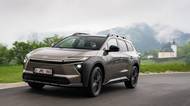Toyota si zase jednou brousí zuby na typického českého zákazníka. Přiváží praktickou novinku s obřím kufrem!