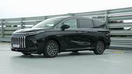 Luxusní MPV v plné palbě za cenu Kodiaqu? Tuto novinku na českém trhu jen tak nepřehlédnete