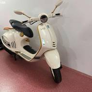 Vespa 946 Christian Dior