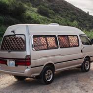 Toyotu HiAce Grand Cabin