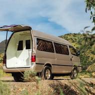 Toyotu HiAce Grand Cabin