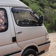 Toyotu HiAce Grand Cabin