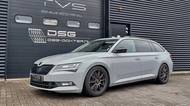 Nejvýkonnější Škoda Superb na světě? Vypadá nenápadně, ale může prohánět supersporty. A zrovna je na prodej