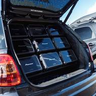 Suzuki SX4 s audiosoustavou o výkonu 12 000 W.
