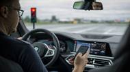 Za používání mobilu hrozí tučná pokuta a ranec bodů nejen při samotné jízdě