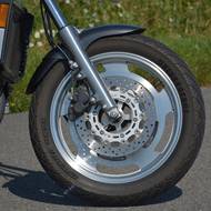 Yamaha V-Max vs XJR 1300