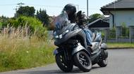Yamaha Tricity 300 s airbagem je nejbezpečnější motorka na světě. Navíc vám na ni stačí béčkový řidičák