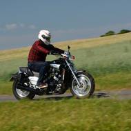 Yamaha V-Max vs XJR 1300
