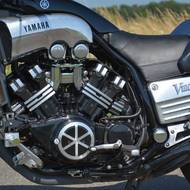 Yamaha V-Max vs XJR 1300