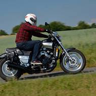 Yamaha V-Max vs XJR 1300