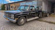 Americká odtahovka, jak má být: Gigantický Chevrolet C30 Silverado je stylový pracant s obrovským motorem