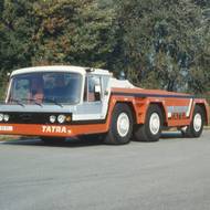 Archivní snímek modelu Tatra 815 TPL (letištní tahač).